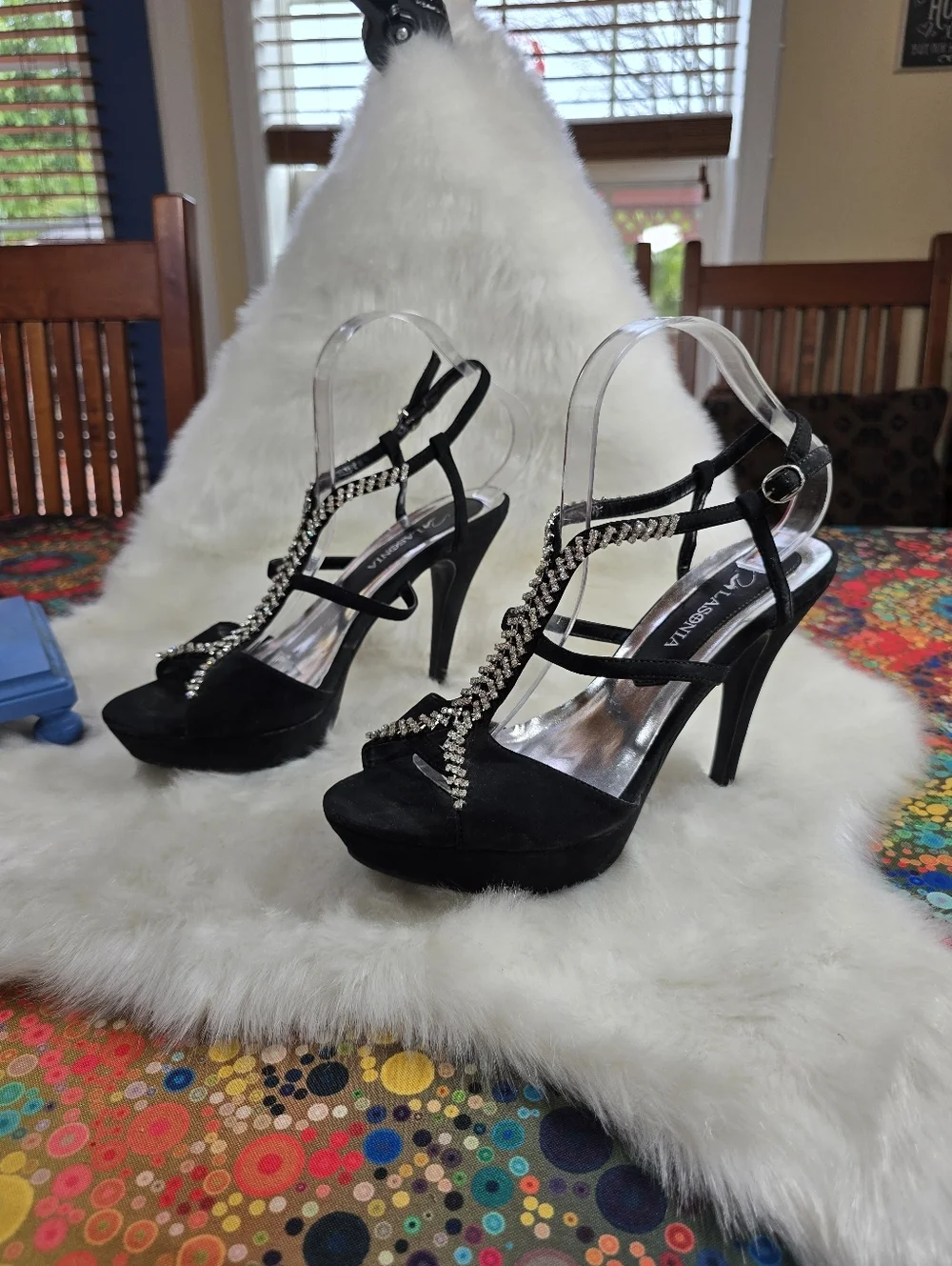 Lasonia Black Crystal-Embellished T-Strap Platform Sandals